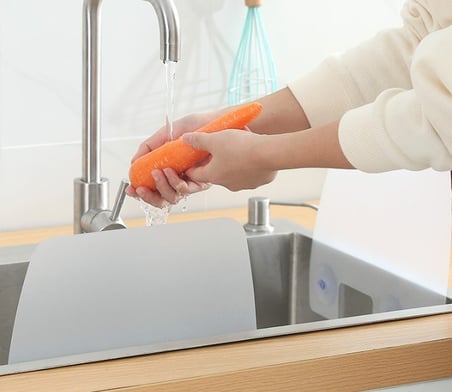 Özel Seri Pratik Yardımcı Su Tutucu Yemek Hazırlık Lavabo ve Ocak Sıçrama Önleyici Vantuzlu Kalkan