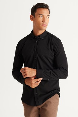 Erkek Siyah Slim Fit Dar Kesim Düğmeli Yaka Pike Desenli Örme Gömlek