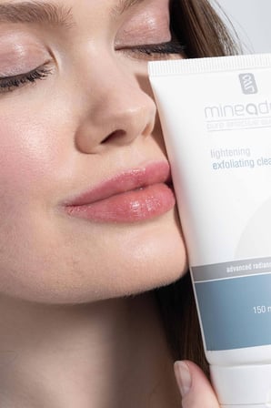  Mineaderm Lightening Exfoliating Cleanser 150 ml