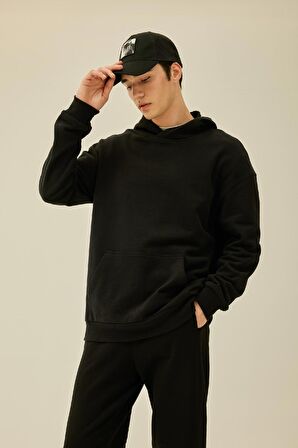 DeFacto Comfort Regular Fit Rahat Kalıp Kapüşonlu Kanguru Cepli Basic Düz Sweatshirt B4446AX24SPBK81