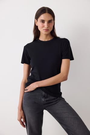 Siyah Bisiklet Yaka Slim Fit Pamuklu Tişört
