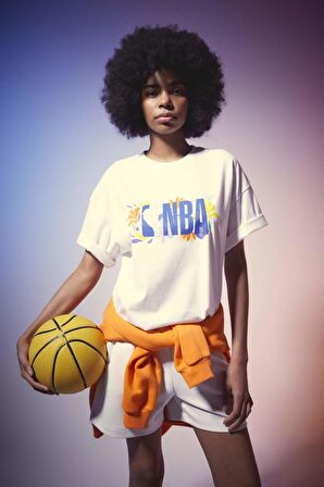 DeFactoFit NBA Wordmark Oversize Geniş Kalıp Bisiklet Yaka Kısa Kollu Tişört A1328AX24SPER105