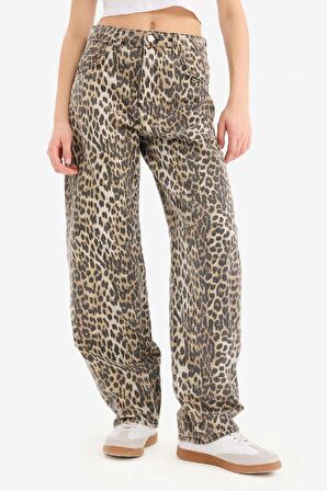 DeFacto Baggy Fit Leopar Desenli Yüksek Bel Standart Boy Gabardin Pantolon D8149AX25SPBN142