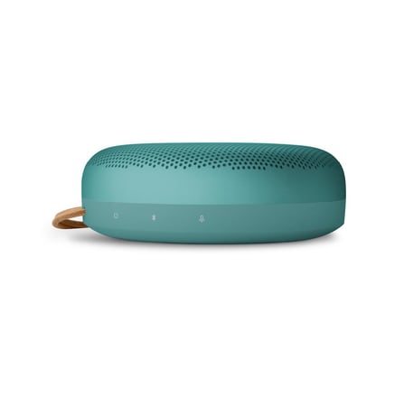Bang & Olufsen Beosound A1 3. Nesil Geniş Açılı Ses, Yüksek Bas, IP67 Su Geçirmez, 24 Saat Pil Ömrü, Dahili Mikrofonlu Taşınabilir Bluetooth Hoparlör – Okaliptüs Yeşili