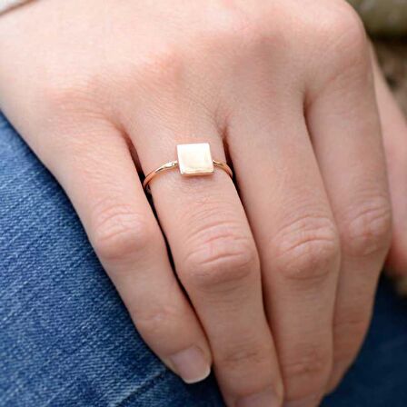 14 Ayar Altın Sade Geometrik Yüzük