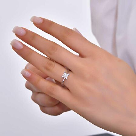 0,56Ct Pırlanta Tektaş Yüzük - 18K