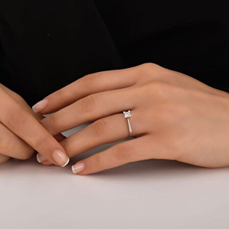 0,13Ct Pırlanta Tektaş Yüzük - 18K