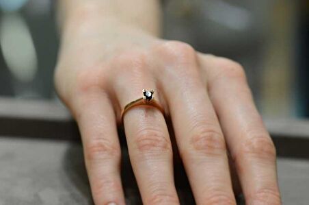 0.05ct Elmas Tektaş Yüzük