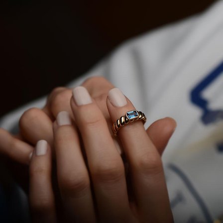 14k Altın Renkli Baget Taşlı Yüzük