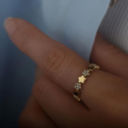 14k Altın Taşlı Yıldız Figürlü Yüzük