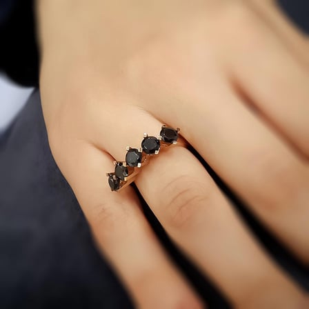 14 Ayar Altın Siyah Taşlı Beştaş Yüzük