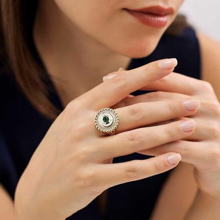 14k Altın Çağla Ema İşlemeli Zümrüt Taşlı Yüzük