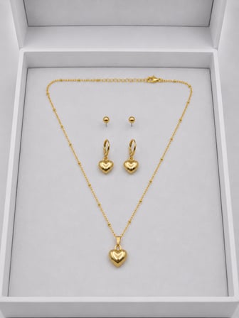 Kalp Detaylı 3'lü Gold Renk Kolye Top Küpe Seti