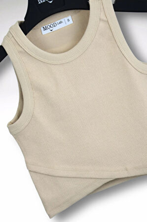Bej Rengi Kolsuz Crop Kruvaze Detaylı Fitilli Top Atlet Tişört