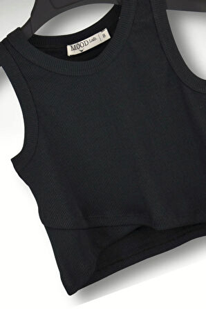 Siyah Kolsuz Crop Kruvaze Detaylı Fitilli Top Atlet Tişört