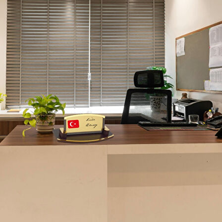 Kişiye Özel Türk Bayraklı Masa İsimliği – Ahşap Şık Tasarım