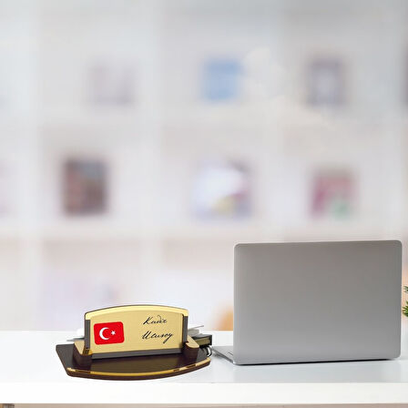 Kişiye Özel Türk Bayraklı Masa İsimliği – Ahşap Şık Tasarım