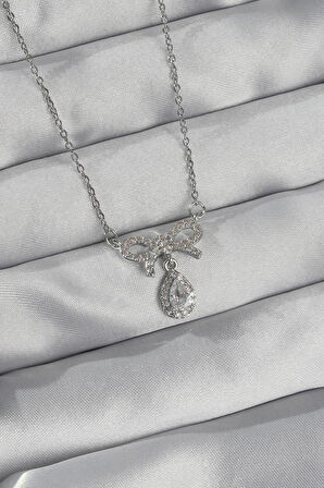 Narin Boyunlar için Çelik Silver Zirkonlu Fiyonk Detay Damla Kolye