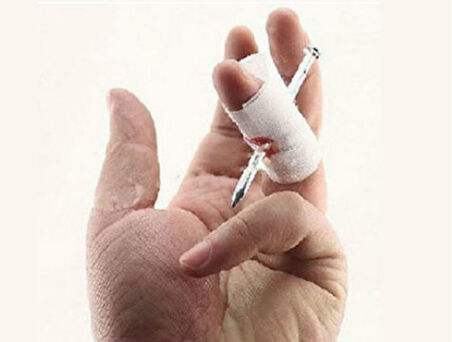 Büro Ev Ofis Eğlence Korku Şakası için Çivili Parmak