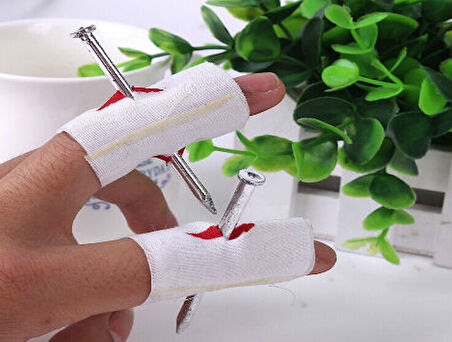 Büro Ev Ofis Eğlence Korku Şakası için Çivili Parmak