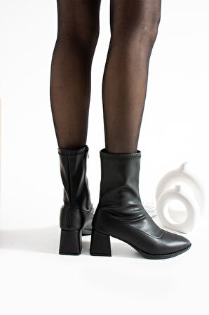 Siyah Kadın Kısa Topuklu Rahat Fermuarlı Bot