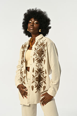 KADIN NATUR RENK ÖNÜ KAHVERENGİ NAKIŞLI OVERSİZE KESİM GÖMLEK