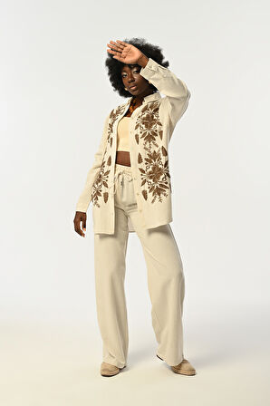 KADIN NATUR RENK ÖNÜ KAHVERENGİ NAKIŞLI OVERSİZE KESİM GÖMLEK