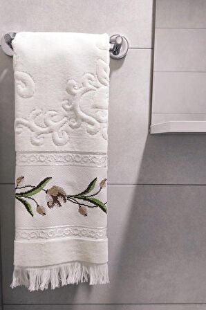 Sevim Kanaviçe Nakışlı Güllü Kadife El Yüz Havlusu - 50x90 cm- Krem