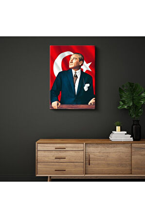 Gururlu Duruşuyla Atatürk ve Türk Bayrağı Kanvas Tablo