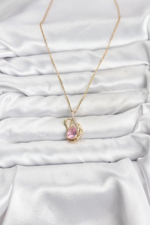 316L Çelik Zincir Gold Renk Pembe Kuğu Model Zirkon Taşlı Kadın Kolye 5886