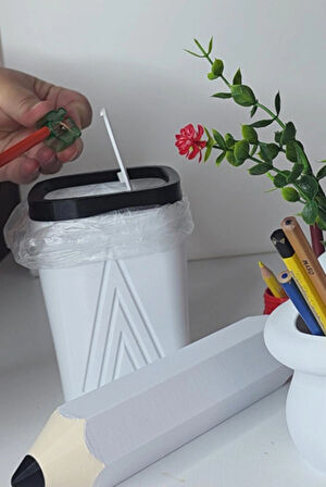 Mini Masaüstü Çöp Kutusu –KALEMTRAŞ ÇÖPLERİNE PRATİK ÇÖZÜM 10cm x 10 cm x 13.5 cm Mini Çöp