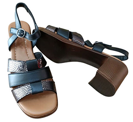 Castle Black 45204 Kadın Hakiki Deri Kalın Kısa Topuklu Comfort Sandalet Siyah
