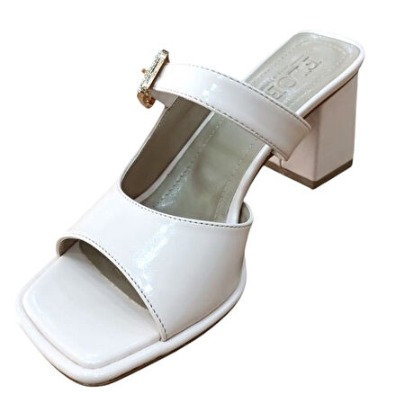 Flora 762 Kadın Kalın Topuklu Taşlı Tokalı Terlik Bej Rugan