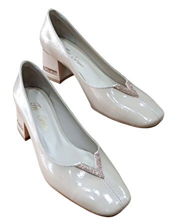 Erse 11 Kadın Taşlı Topukta Taş Detaylı Kapalı Ayakkabı Bej Rugan