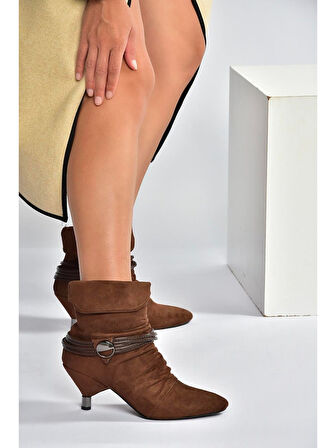 Pine Cone K223 Kadın Süet Topuklu Biye Kemerli Çekme Bot Kahve