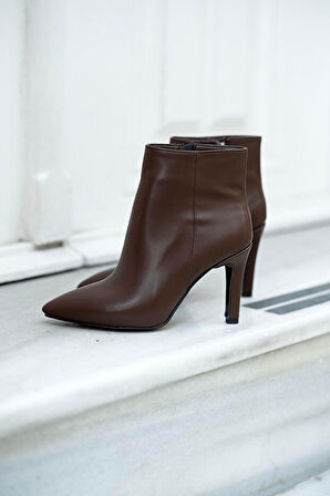 Pine Cone K202 Kadın Sivri Burun Topuklu Fermuarlı Casual Bot Kahve