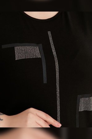 Wearon Kadın Ada Taşlı Baskılı Yırtmaçlı Penye Siyah Tişört