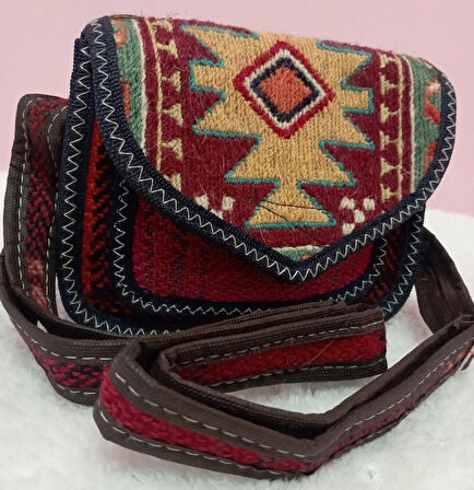 Otantik kilim desenli askılı minimal çanta