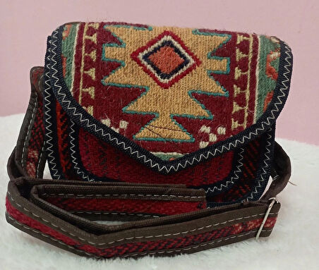 Otantik kilim desenli askılı minimal çanta
