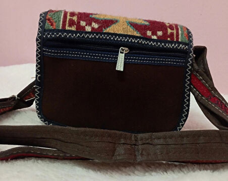 Otantik kilim desenli askılı minimal çanta