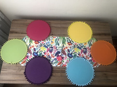 OTANTİK DESENLİ RUNNER & KARIŞIK RENKLİ PONPONLU SUPLA