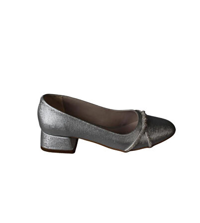 YAZKIŞ Kadın Siyah Cilt Gümüş Parlak Üzeri Burgu Taşlı Yuvarlak Burun 3cm Kare Topuk Ayakkabı