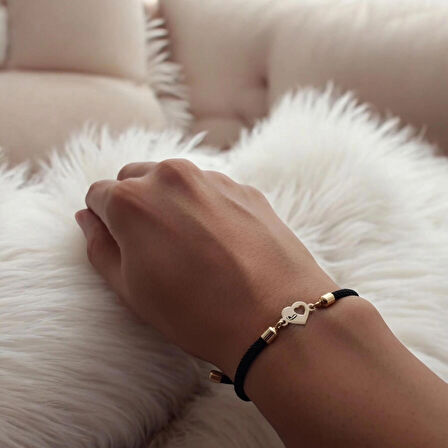 Bayanlar İçin 14 Ayar Altın Plakalı Kalp Motifli Örgü İpli Harfe Özel Bileklik-322harf-siyah