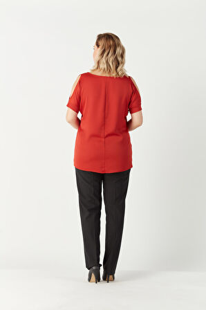3235 Açık Omuz Detaylı Saten Büyük Beden Şık Bluz Tarçın