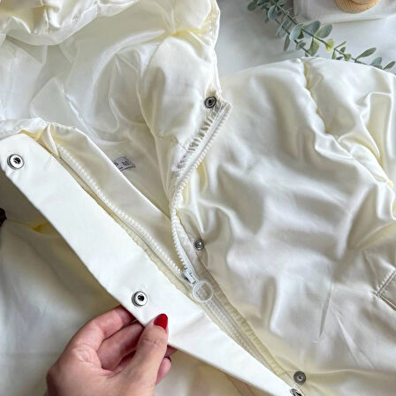 UNİSEX MODEL KAPÜŞON DETAYLI SU GEÇİRMEZ ÇOCUK MONTU 