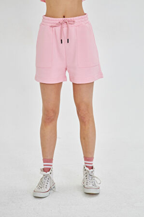 Esnek ve Rahat Kesim Çift Cepli Diz Üstü Kadın Şort