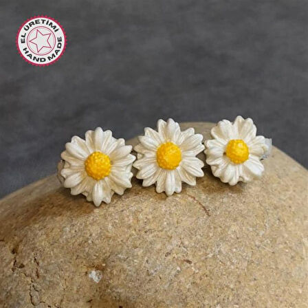 Uretti - Hülya 6683 4149 El Yapımı Polimer Kil Beyaz Papatya Çiçeği Tasarımlı Saç Tokası / 6 cm