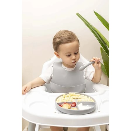 Gri 3’lü Silikon Yemek Seti – Önlük + Diş Kaşıyıcılı Kaşık + Vakumlu Tabak