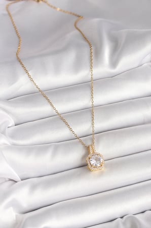 316L Çelik Gold Renk Zincir Zirkon Taşlı Kare Model Kadın Kolye - TJ-BKO9956