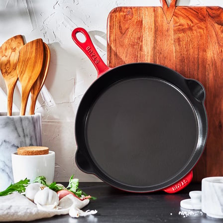 Staub B Döküm Tava 28 cm Kırmızı